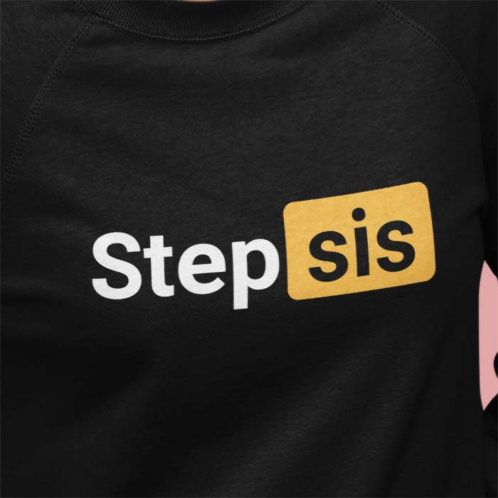 crewneck-sweatshirt-mockup-of-a-smiling-woman-in-a-studio-23961 Step Sis Felpa Cappuccio Scritta Porn Hub Style