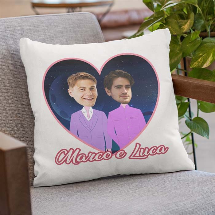 Cuscino cartoon personalizzato coppia gay lgbt 2 con frase, idea regalo per coppia san valentino, natale, anniversario