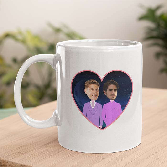 sticker-mockup-placed-on-an-11-oz-mug-33620 Tazza coppia cartoon gay lgbt personalizzata con frase, idea regalo per coppia san valentino, natale, anniversario